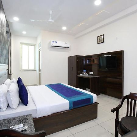 OYO 9674 Hotel OBR Inn Ludhiana Buitenkant foto